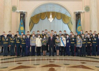 ПРЕЗИДЕНТ ЖАРЛЫҒЫМЕН ӘСКЕРИ ҚЫЗМЕТШІЛЕРГЕ ӘСКЕРИ ЖӘНЕ АРНАУЛЫ АТАҚТАР БЕРІЛДІ