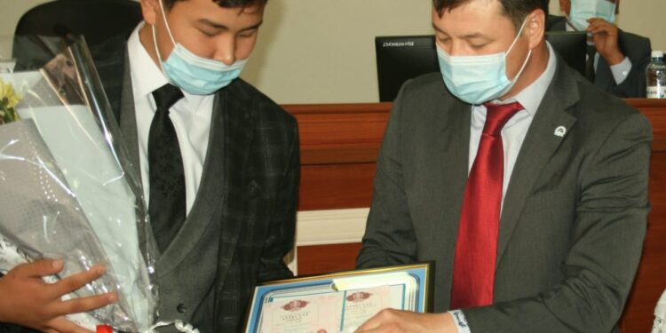 ЖАМБЫЛ ОБЛЫСЫНДА ӘКЕСІ МЕН БАЛАСЫ АЛТЫН БЕЛГІ ИЕГЕРІ АТАНДЫ