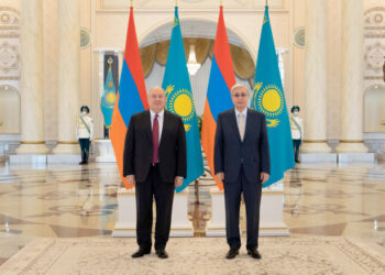 Қазақстан Президенті Қасым-Жомарт Тоқаев Армения Президенті Армен Саркисянмен кездесті