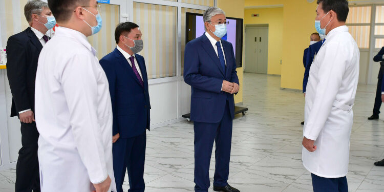 Мемлекет басшысы Көкшетау қаласындағы онкологиялық емханаға барды