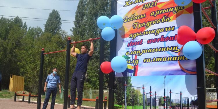 Жамбыл облысында жомарт түлек ауылына спорт алаңшасын салып берді