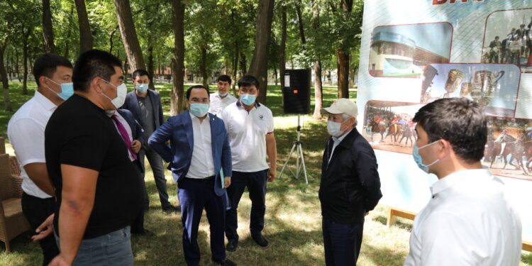 Бердібек Сапарбаев ұлттық спорт түрлерінің жеңімпаздарымен кездесті