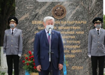 Таразда ерлікпен қаза тапқан Ұлттық қауіпсіздік қызметкерлеріне арналған ескерткіш ашылды