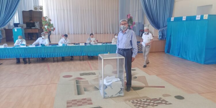 ҚАРИЯ ДАУЫСЫН ДА, БАТАСЫН ДА БЕРДІ