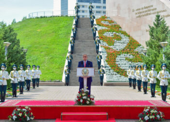 Қасым-Жомарт Тоқаев Мемлекеттік ту көтеру рәсіміне қатысты