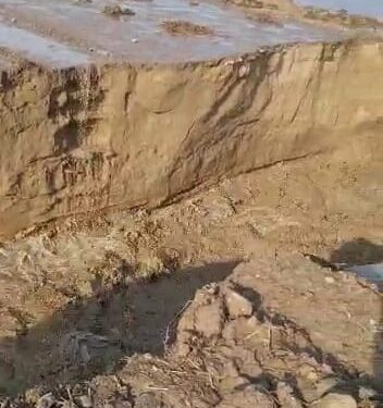 ӘКІМ: АУЫЛДАРҒА ҚАУІП ЖОҚ, ТЕМІРЖОЛ МЕН АВТОЖОЛ ҚАТЫНАСЫ ТОҚТАП ТҰР