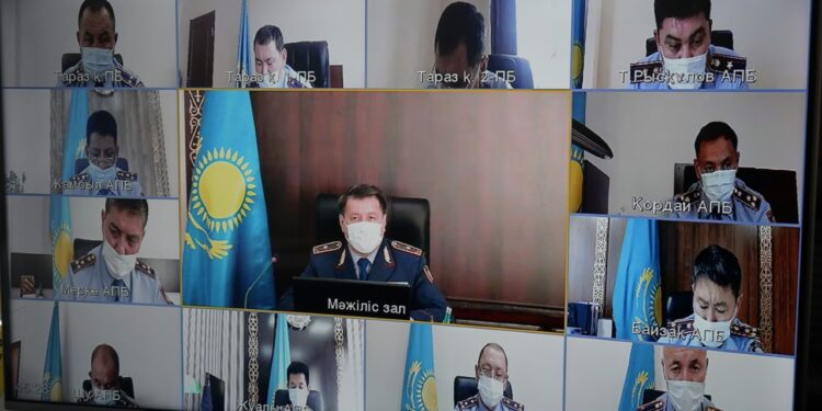 Жамбылдық полицейлер жол қауіпсіздігі мәселелерін талқылады