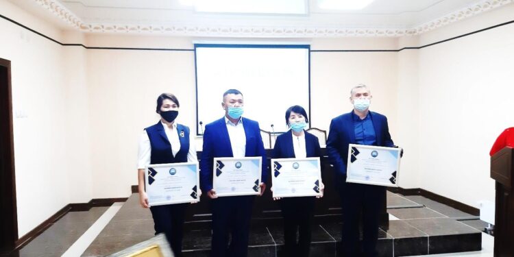 ОҚЫТУШЫЛАР МЕН СТУДЕНТТЕР ЖҮЛДЕЛІ ОРЫНДАРДАН КӨРІНДІ