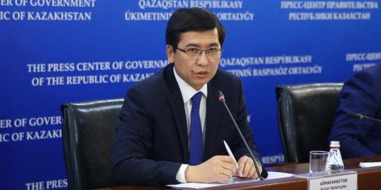 Аймағамбетов қыркүйектен бастап оқушылар дәстүрлі форматта оқитынын айтты