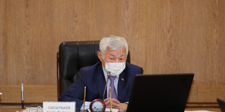 Бердібек Сапарбаев үйлерде мүлік иелерінің бірлестіктерін құру ісін жеделдетуді тапсырды