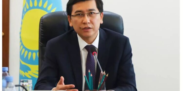 Асхат Аймағамбетов: Мәселені шеше алмаса, білім басшылары не істеп отыр