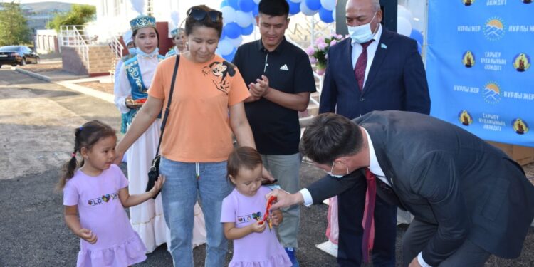 ЖАМБЫЛ ОБЛЫСЫ САРЫСУ АУДАНЫНДА КӨППӘТЕРЛІ ТҰРҒЫН ҮЙ ПАЙДАЛАНУҒА БЕРІЛДІ