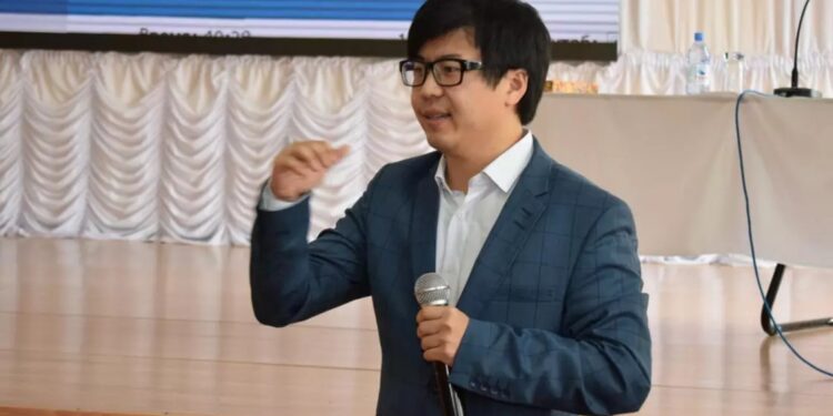 «Қазақ тілін әуелі қазақтар үйренуі керек»: Ташкенттен келген Владислав Тен бір жылда қазақшаны меңгеріп алды