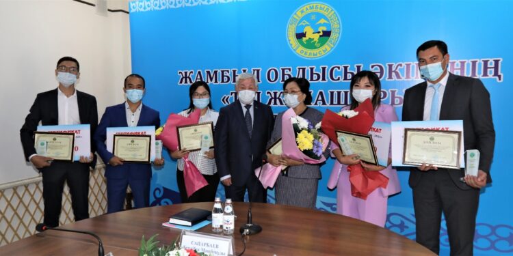 Жамбыл облысы әкімі тіл жанашырларын марапаттады