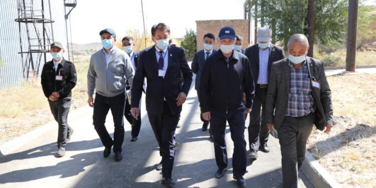 Облыс әкімі Бердібек Сапарбаев Сарысу ауданына жұмыс сапарын Жаңатас жел электр стансасынан бастады