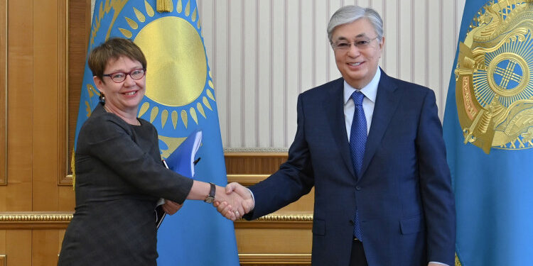 Мемлекет басшысы Еуропалық қайта құру және даму банкінің президенті Одиль Рено-Бассомен кездесті