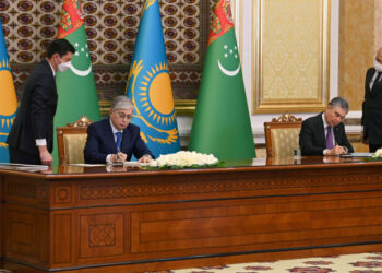 Қасым-Жомарт Тоқаев пен Гурбангулы Бердімұхамедов кеңейтілген форматта екіжақты келіссөз жүргізді