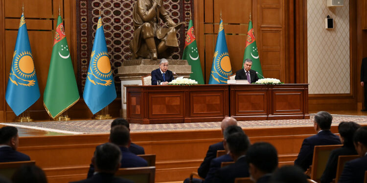Қасым-Жомарт Тоқаев пен Гурбангулы Бердімұхамедов БАҚ өкілдері үшін брифинг өткізді