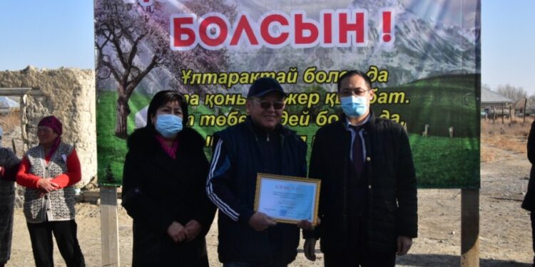 ЖАМБЫЛ ОБЛЫСЫ БАЙЗАҚ АУДАНЫНДА АСАРЛАТЫП ҮЙ САЛЫНДЫ