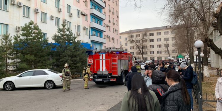 ӘКІМДІК ҒИМАРАТЫНДА ӨРТ ТҮТІНДЕП, ҚЫЗМЕТКЕРЛЕР ЭВАКУАЦИЯЛАНДЫ