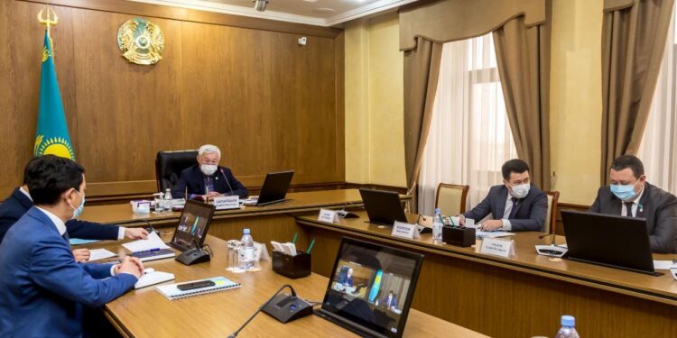 Жамбыл облысының әкімі азаматтарды жеке мәселелерімен қабылдады