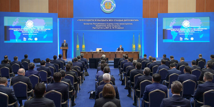 Мемлекет басшысы Қасым-Жомарт Тоқаев Сыртқы істер министрлігінің кеңейтілген алқа отырысына қатысты