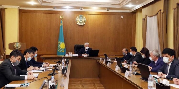 Бердібек Сапарбаев: Еңбек қатынастары заңмен реттелуі керек