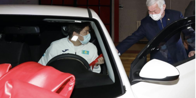 ӘКІМ ПАРАОЛИМПИАДА ЖҮЛДЕГЕРІНЕ АВТОКӨЛІК СЫЙЛАДЫ