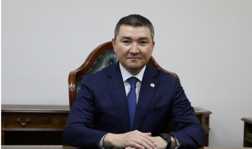 СМАЙЛОВТЫҢ СЕНІМДІ СЕРІГІ ЖАҢА ҚЫЗМЕТКЕ ТАҒАЙЫНДАЛДЫ