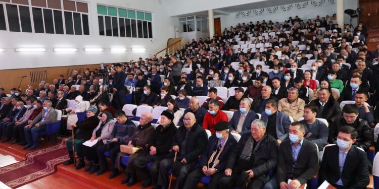 Сапарбаев Меркі ауданының тұрғындарының мәселелелерін тыңдады