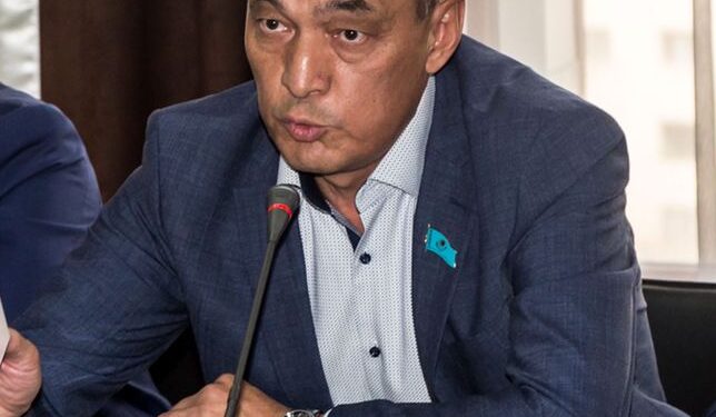 САУРЫҚОВ ДИПЛОМ ЖАСАҒАН ДЕКАННЫҢ АТЫН АТАДЫ