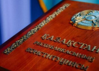 Конституцияның 7 бабын өзгертіп, қазақ тілін — мемлекет тіл ету керек — Депутат