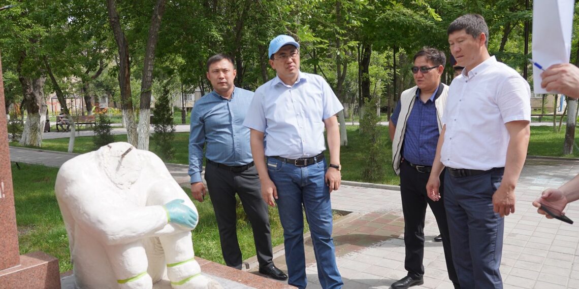 Қала әкімі Ержан Жылқыбаев біраз нысанды аралады