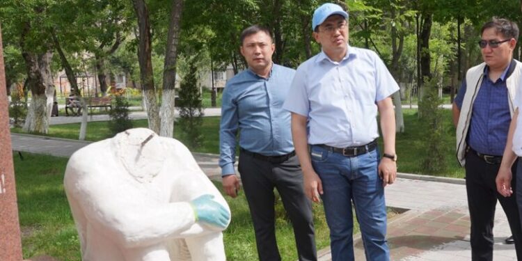 Қала әкімі Ержан Жылқыбаев біраз нысанды аралады
