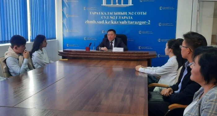 Тараз қаласы №2 сотында студенттермен кездесу