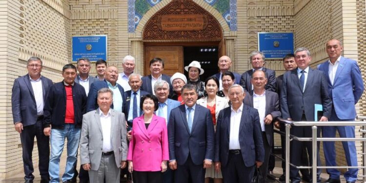 Нұржан Нұржігітов зиялы қауым өкілдерімен кездесті