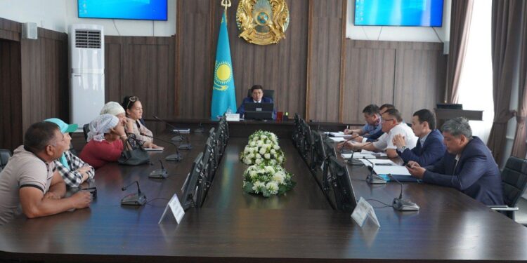 Тараз қаласының әкімі Ержан Жылқыбаев Шөлдала алқабы 28 саяжай тұрғындарын қабылдады