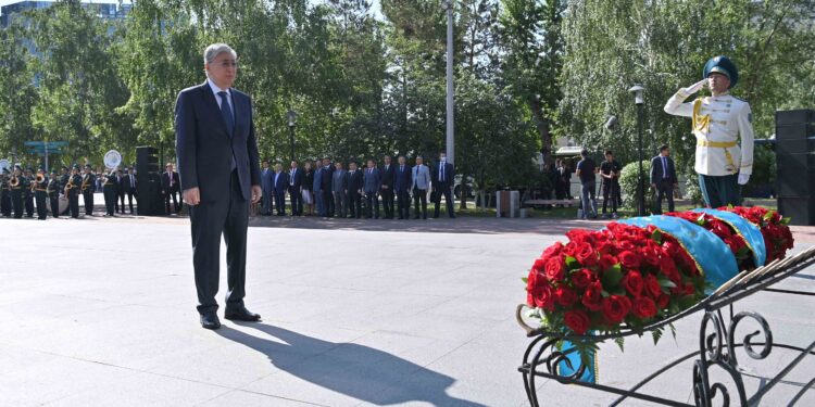Қасым-Жомарт Тоқаев  Саяси қуғын-сүргін және ашаршылық құрбандарының рухына тағзым етті