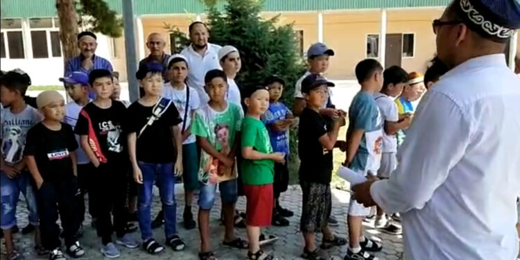 Меркі ауданы: Шәкірттерге сыйлық жасалды