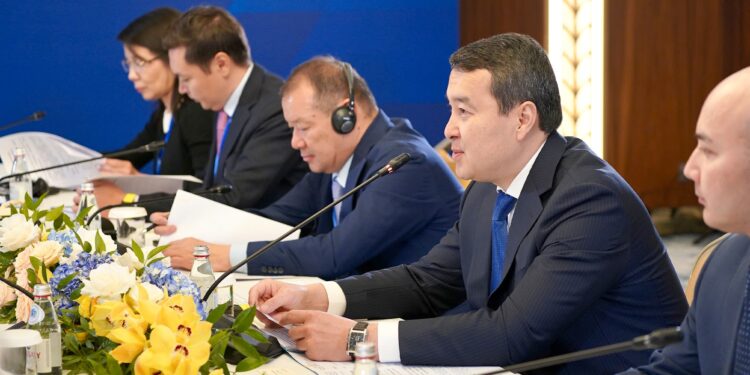 Әлихан Смайылов шетелдік инвесторлармен Қазақстанда жаңа жобаларды іске қосу мәселесін талқылады