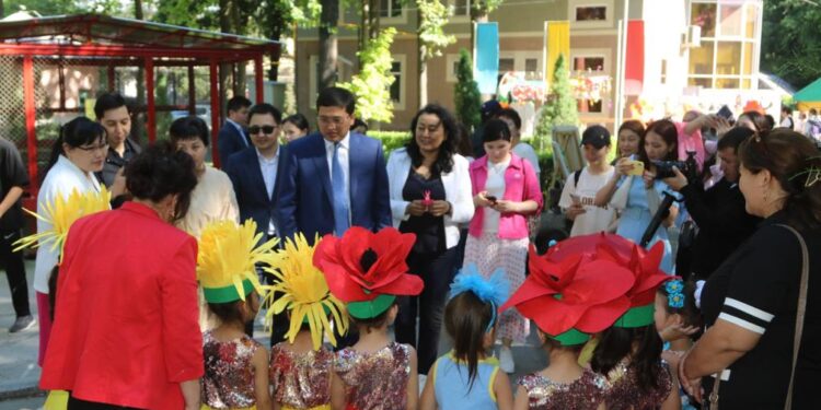 ТАРАЗДА БАЛАЛАР МЕРЕКЕСІ КЕҢ КӨЛЕМДЕ АТАЛЫП ӨТТІ