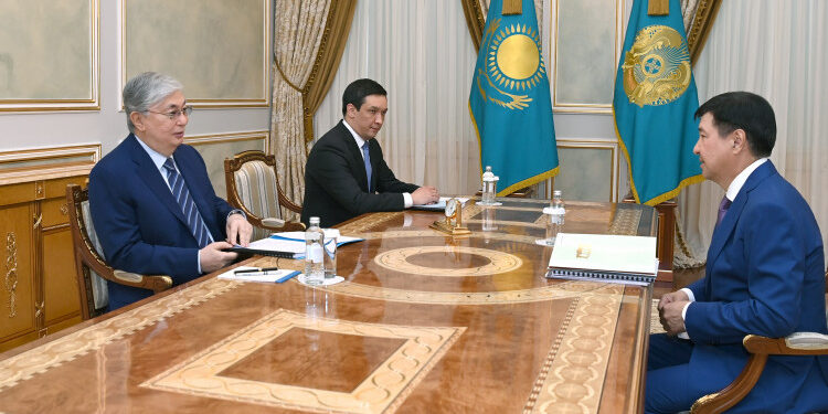 Президент Жоғарғы Сот төрағасы Жақып Асановты қабылдады