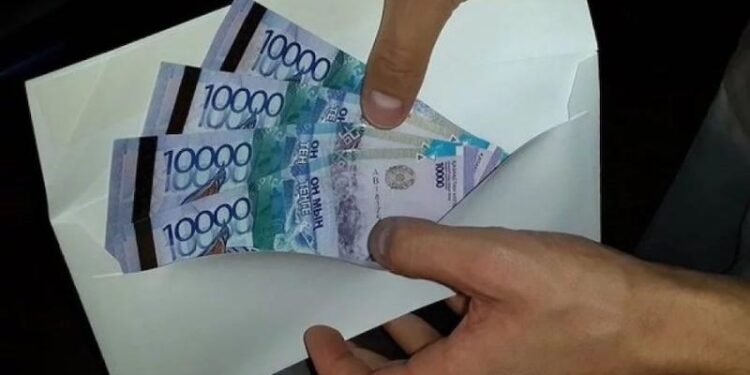 Пара алғаны үшін медицина университетінің экс-проректоры сотталды