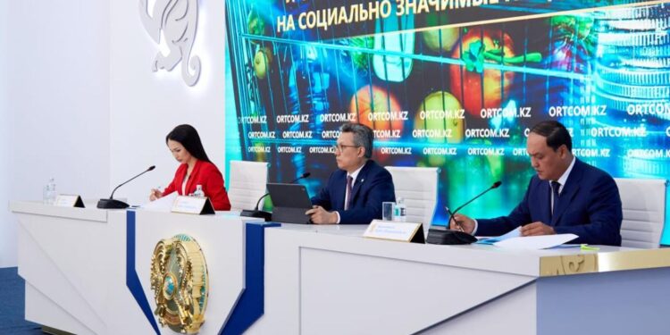 Қарашөкеев: «Азық түлік қауіпсіздігі мәселесі министрліктің тұрақты бақылауында»
