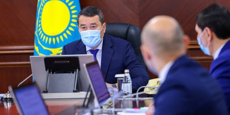 Әлихан Смайылов экономиканы жаңғырту мәселелері жөніндегі мемлекеттік комиссияның отырысын өткізді