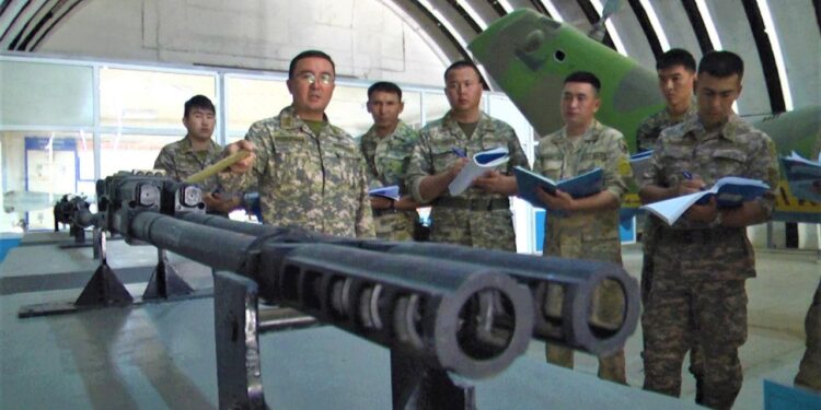 Әуе қорғанысы күштерінің сержанттары кәсіби шеберліктерін жетілдіруде