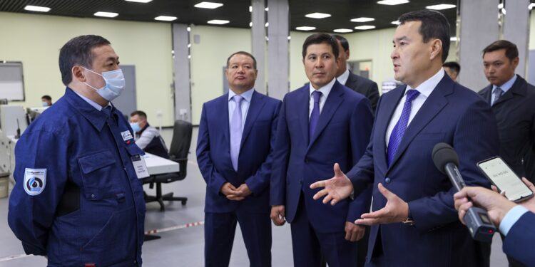 Үкімет отын бойынша ахуалды тұрақтандыру шараларын қабылдап жатыр – Әлихан Смайылов