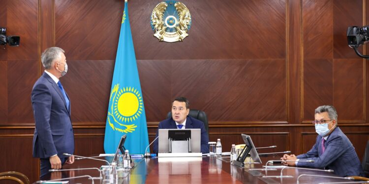 Әлихан Смайылов Сауда және интеграция министрлігінің ұжымына жаңа басшыны таныстырды