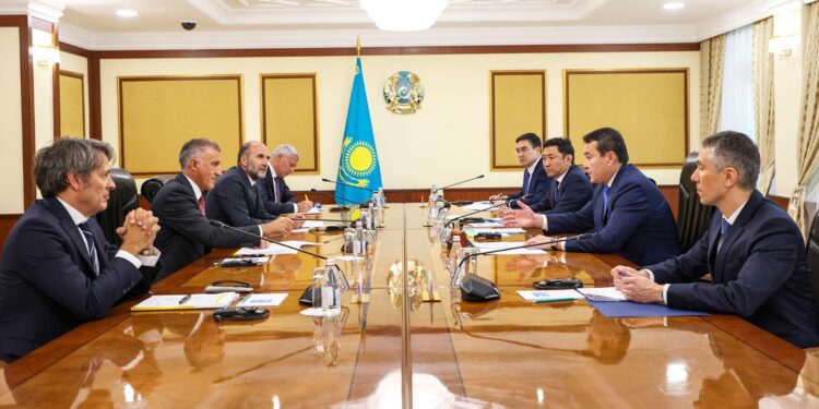 Әлихан Смайылов «Eni» басшылығымен жаңа газ өңдеу зауытын салу жоспарын талқылады