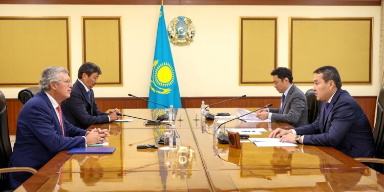 Қазақстан көмір станцияларын газға көшіру, мұнай-газ химиясы мен сутегі энергетикасын дамытуға мүдделі – Әлихан Смайылов